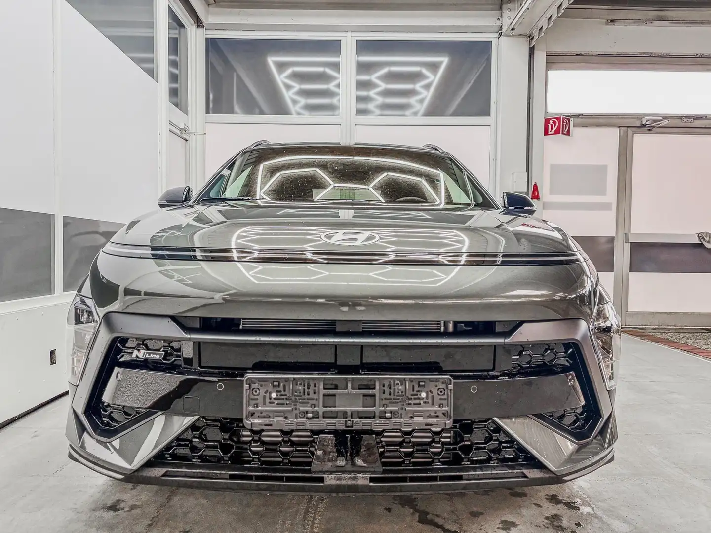 Hyundai KONA PREMIUM PLUS 1.6 4WD T-GDi DCT N-LINE SHZ NAVI ... Grau - 2