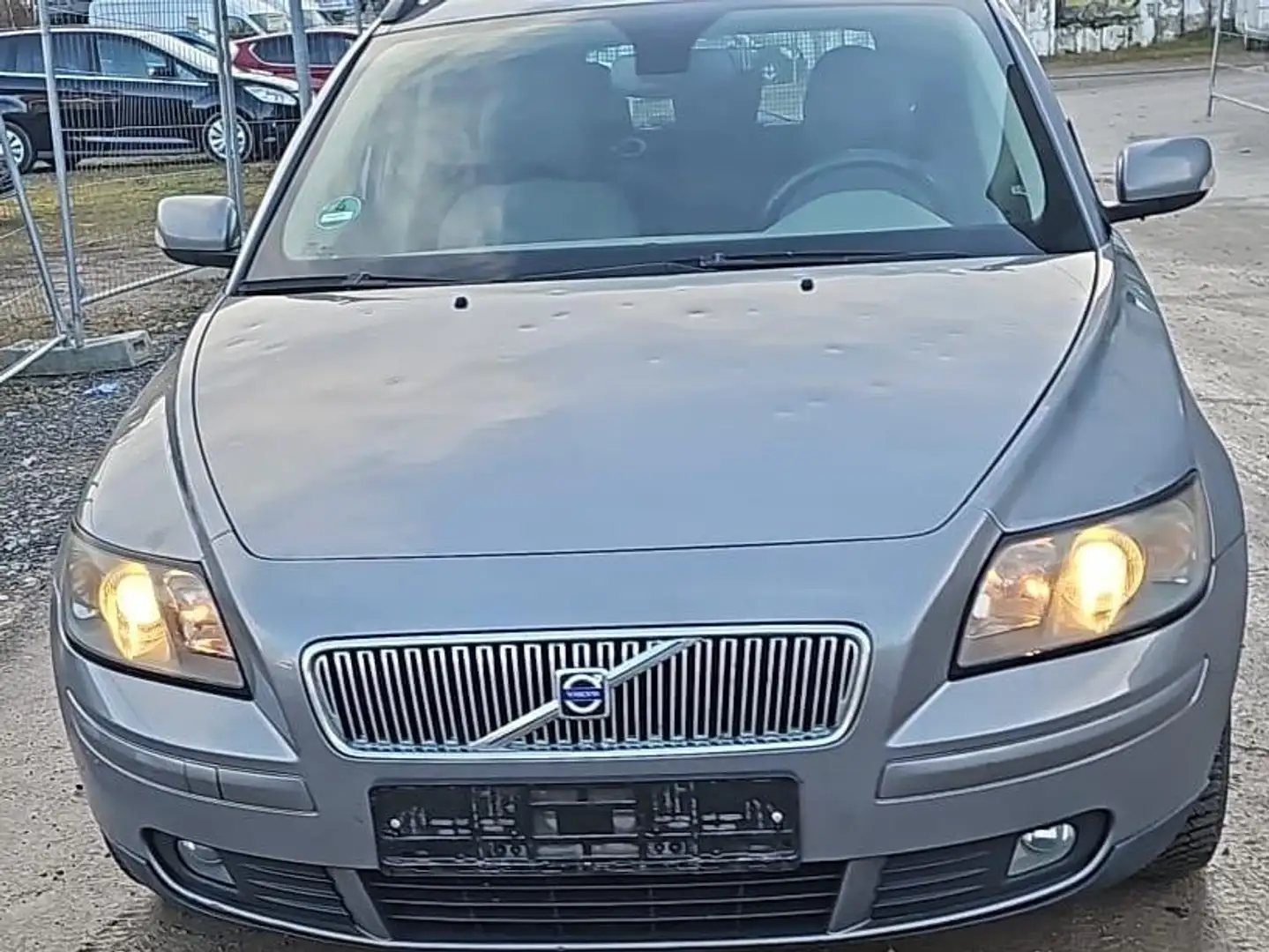 Volvo V50 2.0 D Momentum Grau - 1