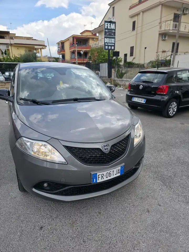 Lancia Ypsilon