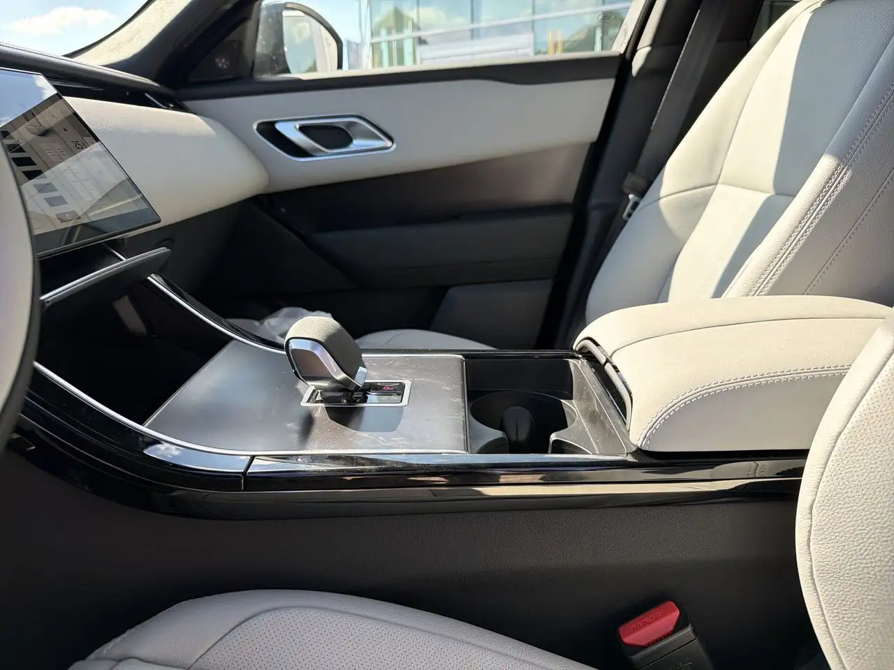Land Rover Range Rover Velar снимка Land Rover Range Rover Velar