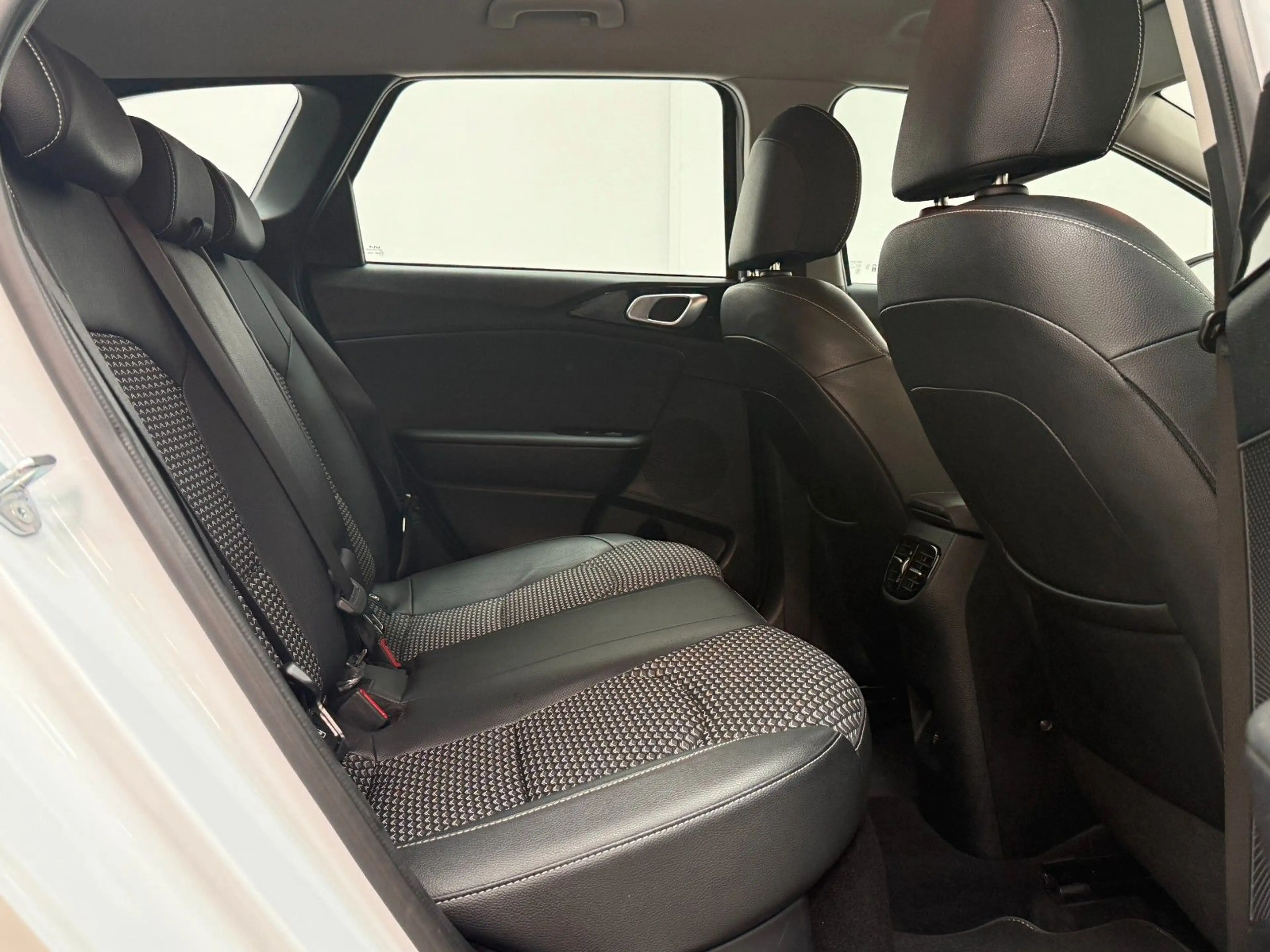 Kia Ceed SW / cee'd SW Ceed Sportswagon Plug-in Hybrid Spirit / SHZ — photo 14