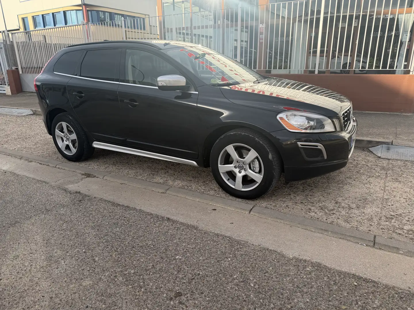 Volvo XC60 D3 R-Design Aut. Negro - 1