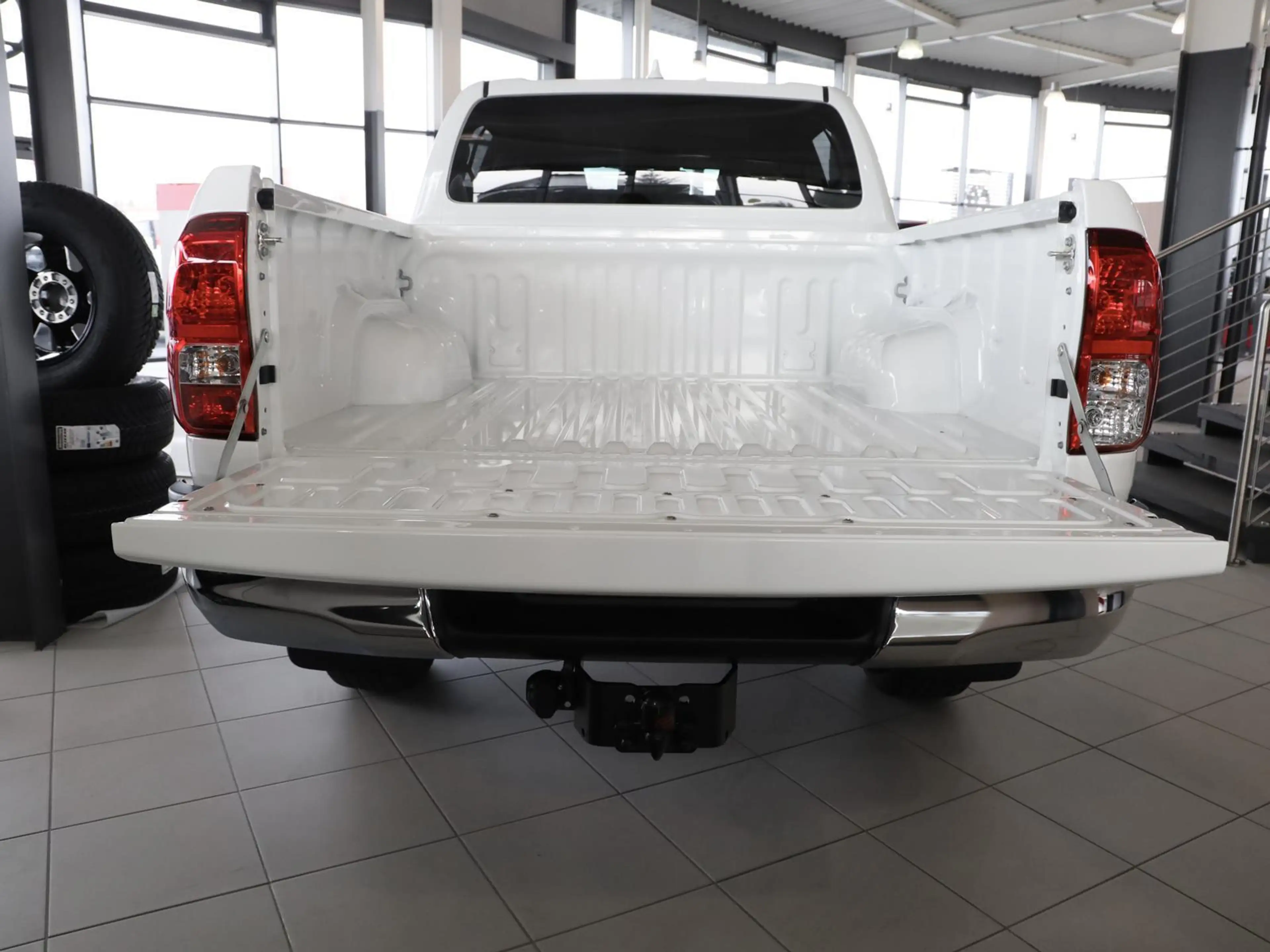 Toyota Hilux 2.8 MHEV Double Cab Comfort 4x4 AHK 8-fach — photo 5