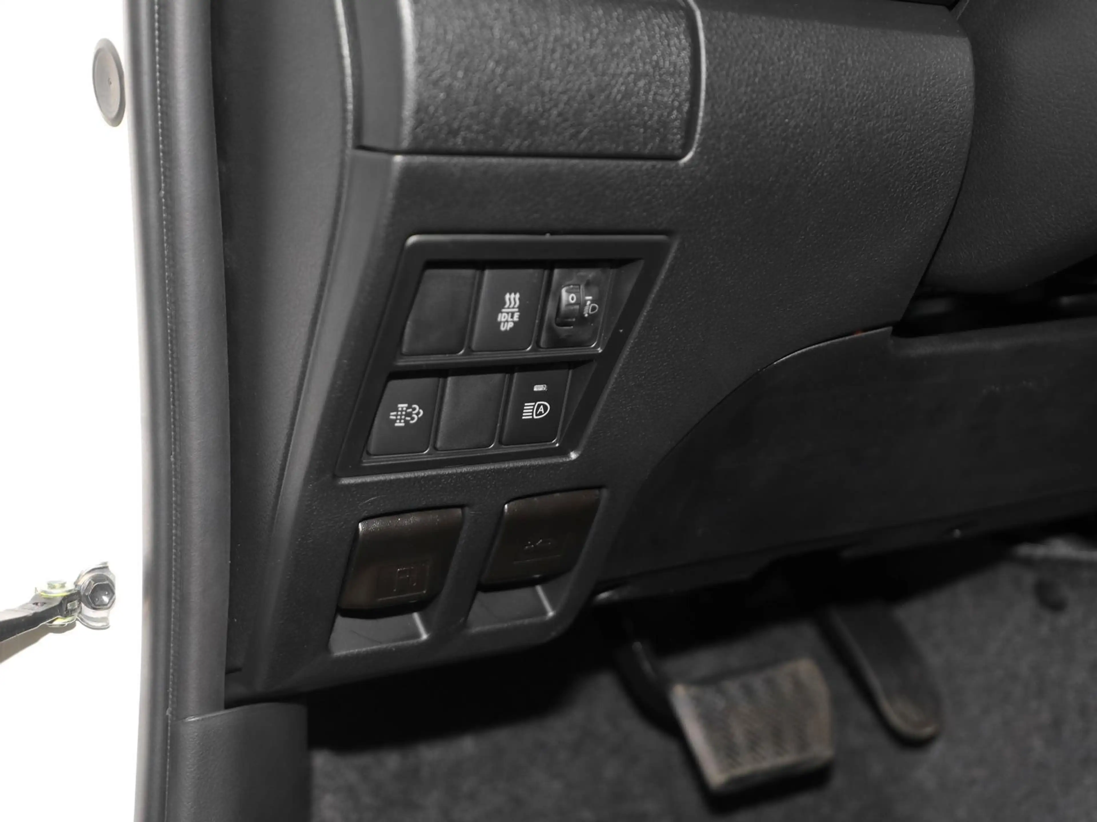 Toyota Hilux 2.8 MHEV Double Cab Comfort 4x4 AHK 8-fach — photo 13