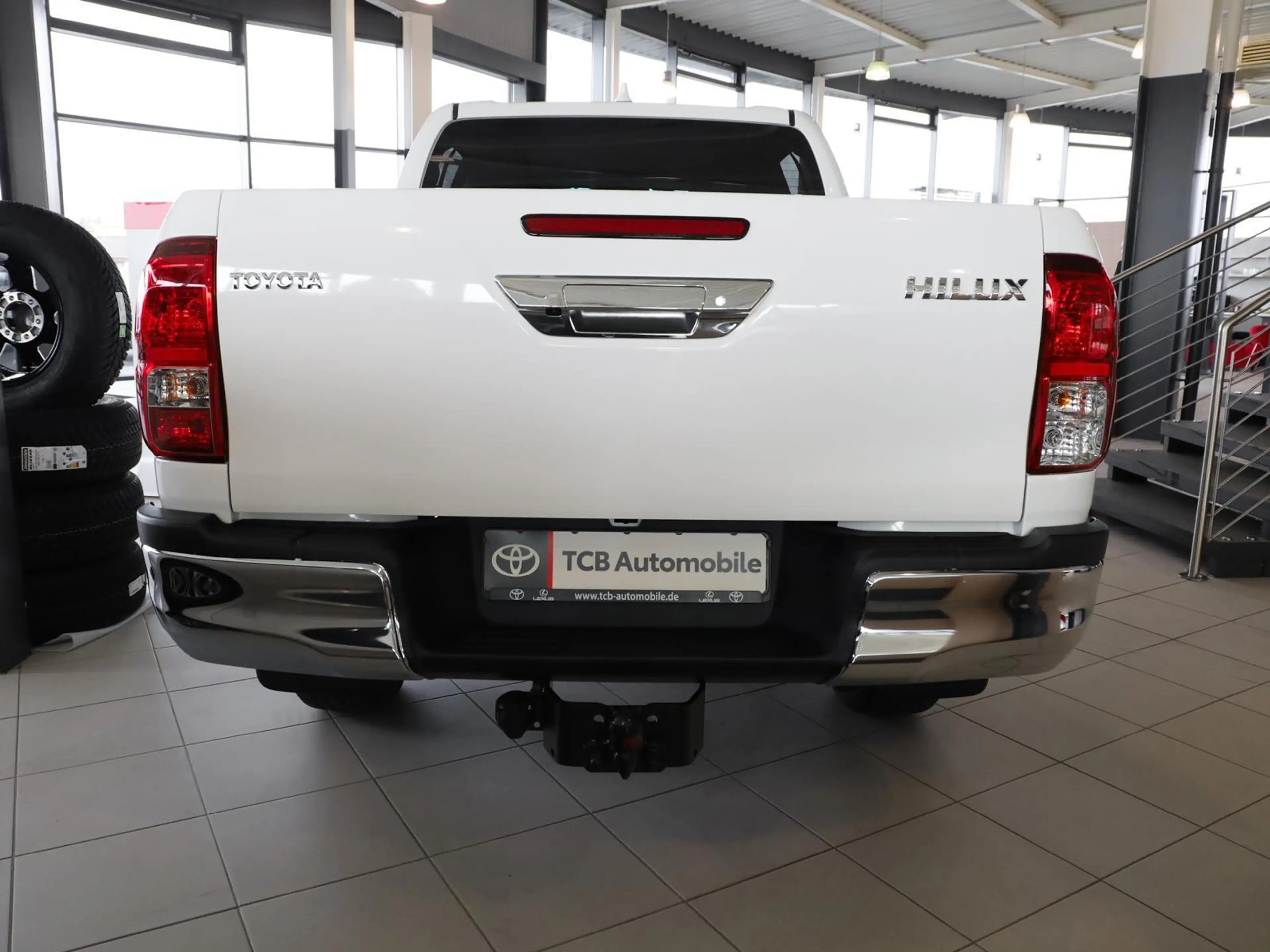 Toyota Hilux 2.8 MHEV Double Cab Comfort 4x4 AHK 8-fach — photo 3