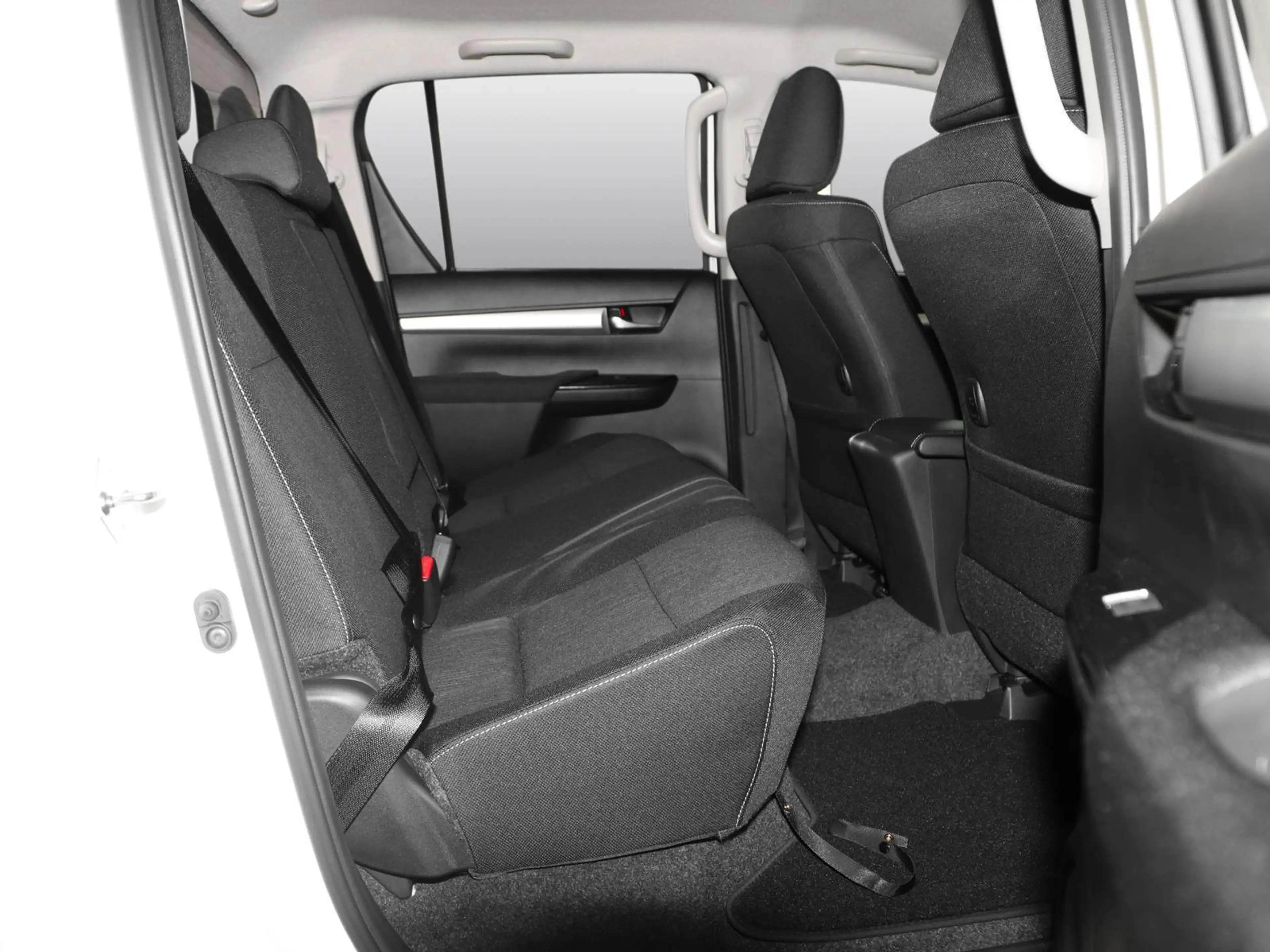 Toyota Hilux 2.8 MHEV Double Cab Comfort 4x4 AHK 8-fach — photo 7