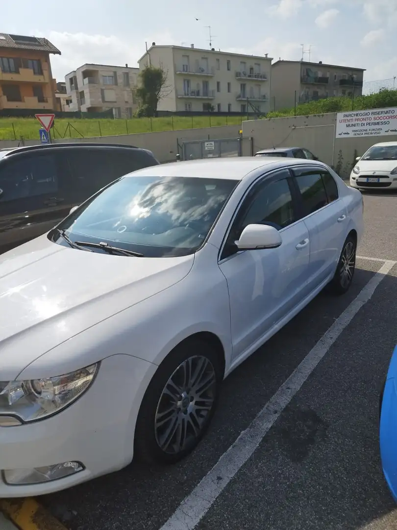 Skoda Superb Superb II  Berlina 2.0 tdi Elegance Bianco - 2