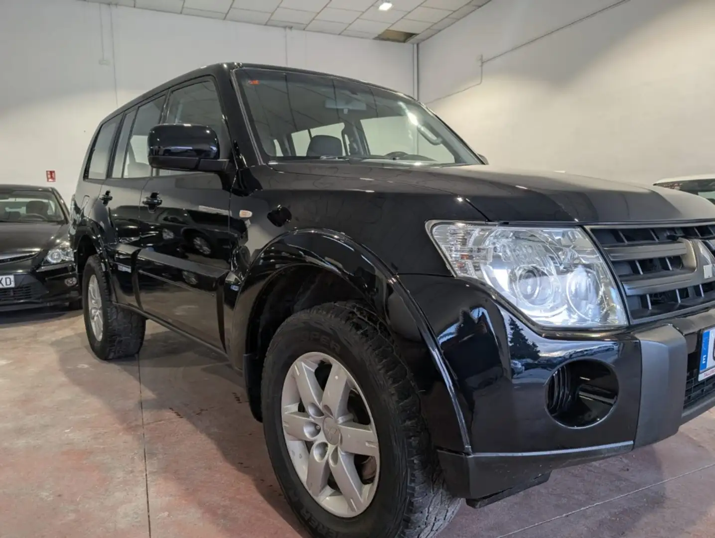 Mitsubishi Montero 3.2DI-D Spirit Negro - 1
