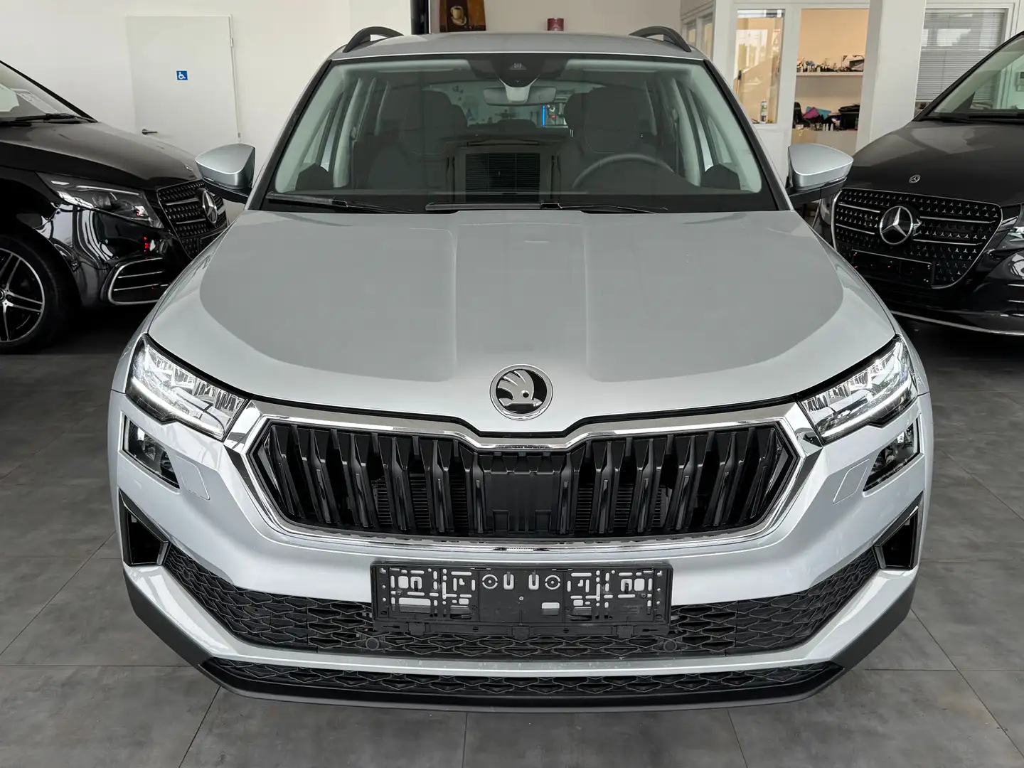 Skoda Karoq 2.0 TDI 4x4 DSG*CAM*ACC*LANE*AHK*GA.11.2027 Silber - 2