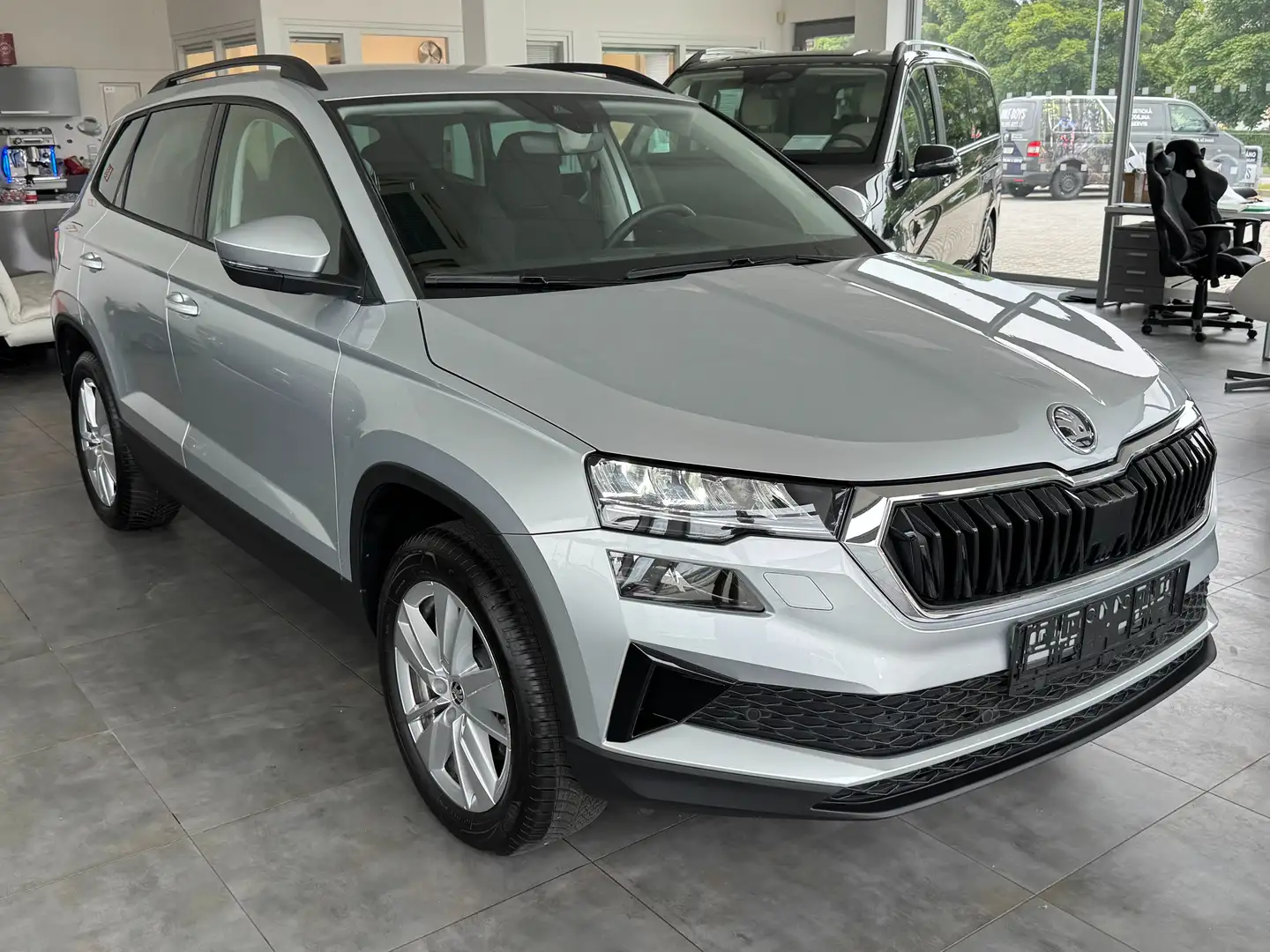 Skoda Karoq 2.0 TDI 4x4 DSG*CAM*ACC*LANE*AHK*GA.11.2027 Silber - 1