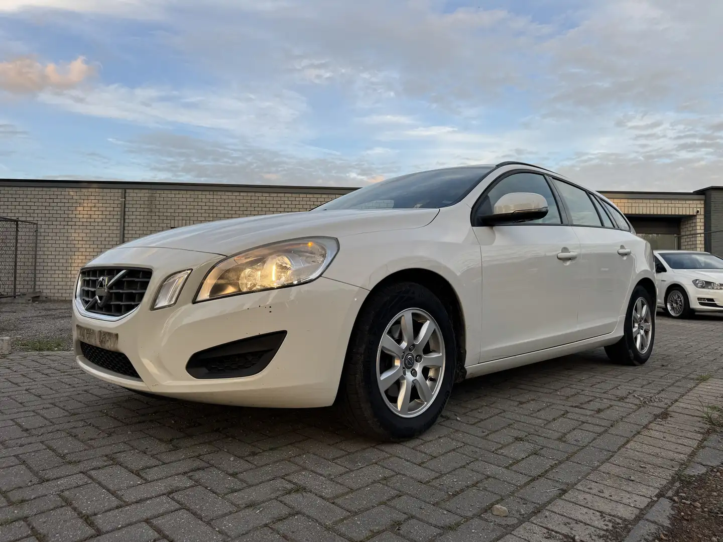 Volvo V60 V60 D2 Edition Wit - 2