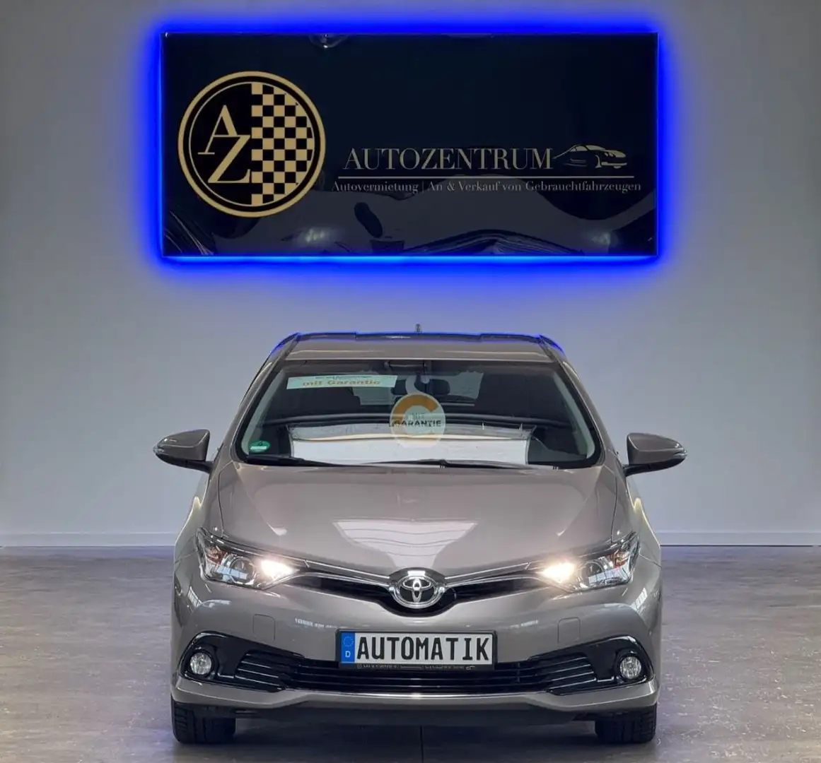 Toyota Auris Lim. Design Edition Automatik*2HND*NAV*RFK Goud - 2