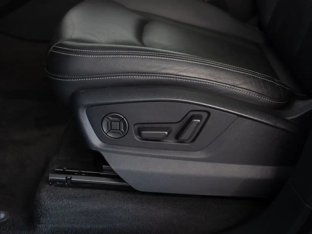 Audi Q8 photo Audi Q8