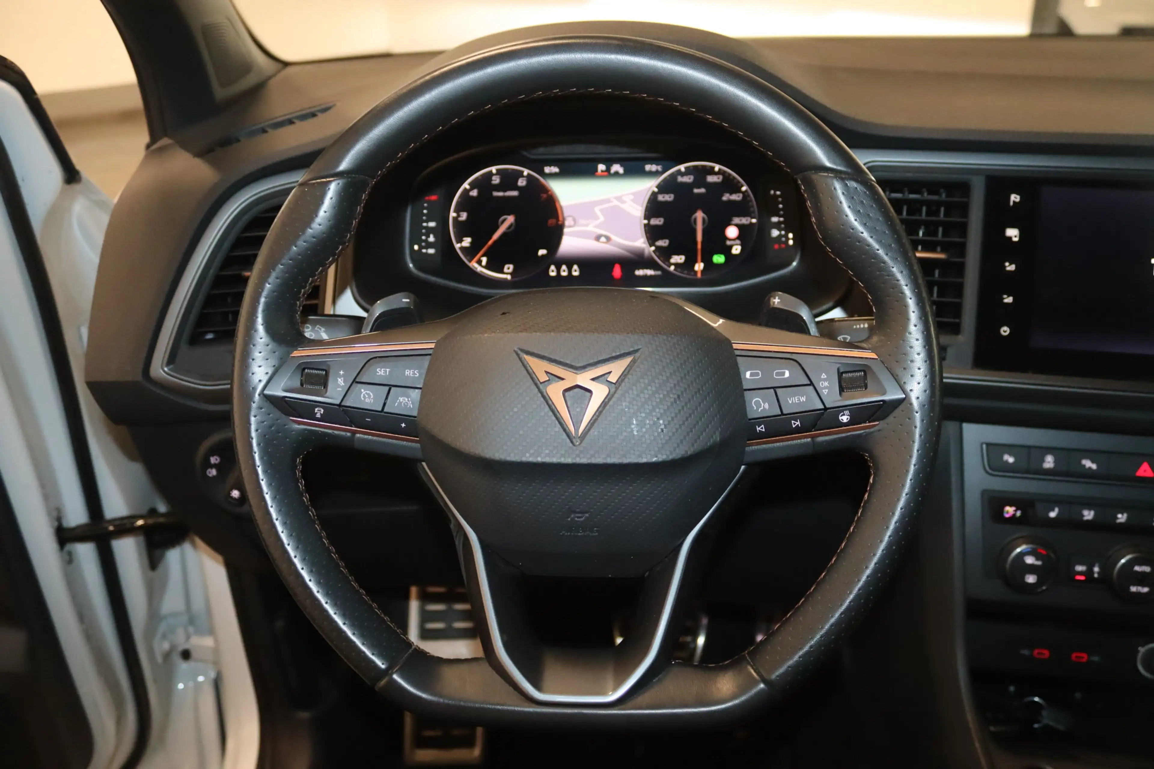 CUPRA Ateca 2.0 TSI DSG 4Dr.-NAV-LED-360°-AHK-ACC- — photo 6