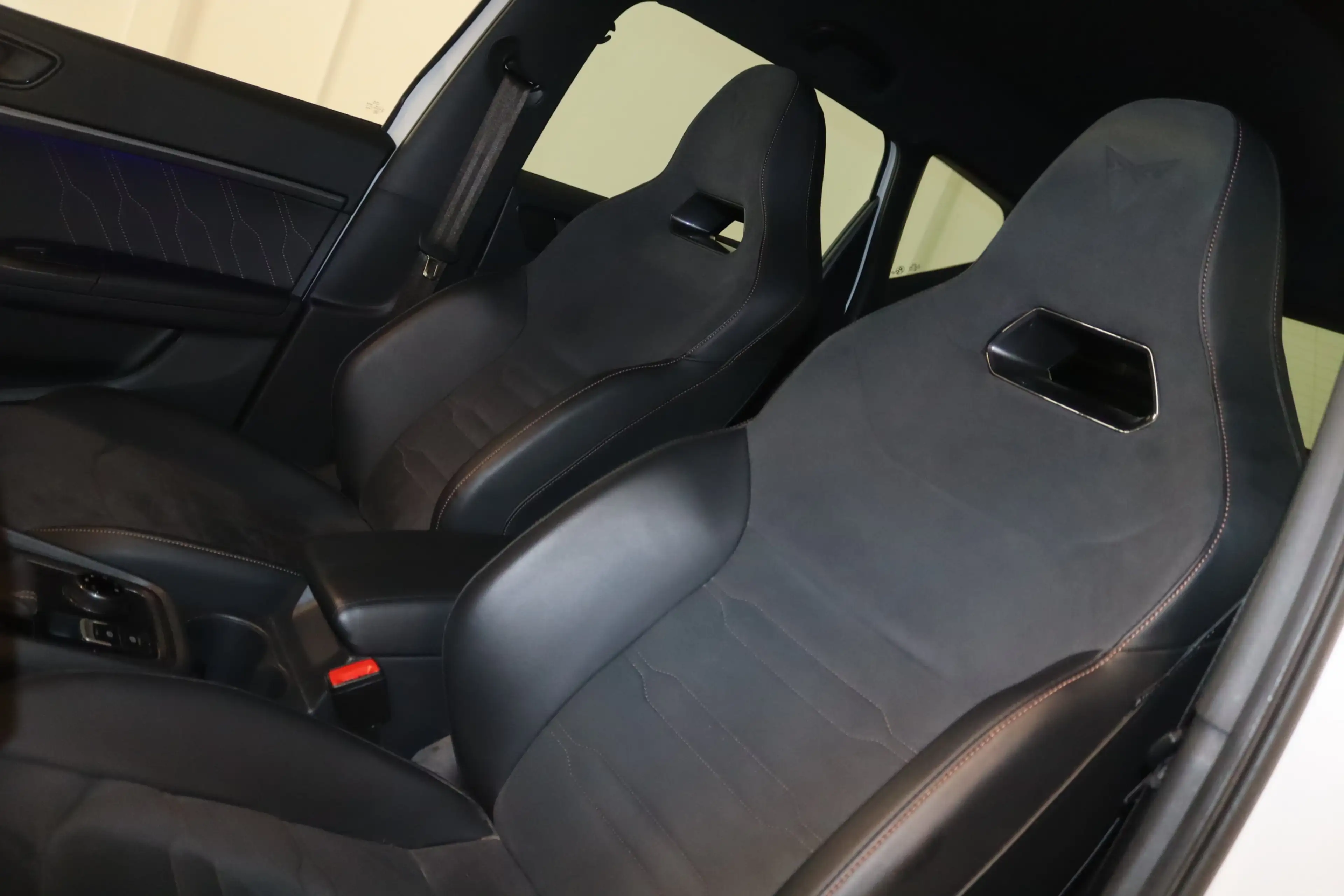 CUPRA Ateca 2.0 TSI DSG 4Dr.-NAV-LED-360°-AHK-ACC- — photo 4