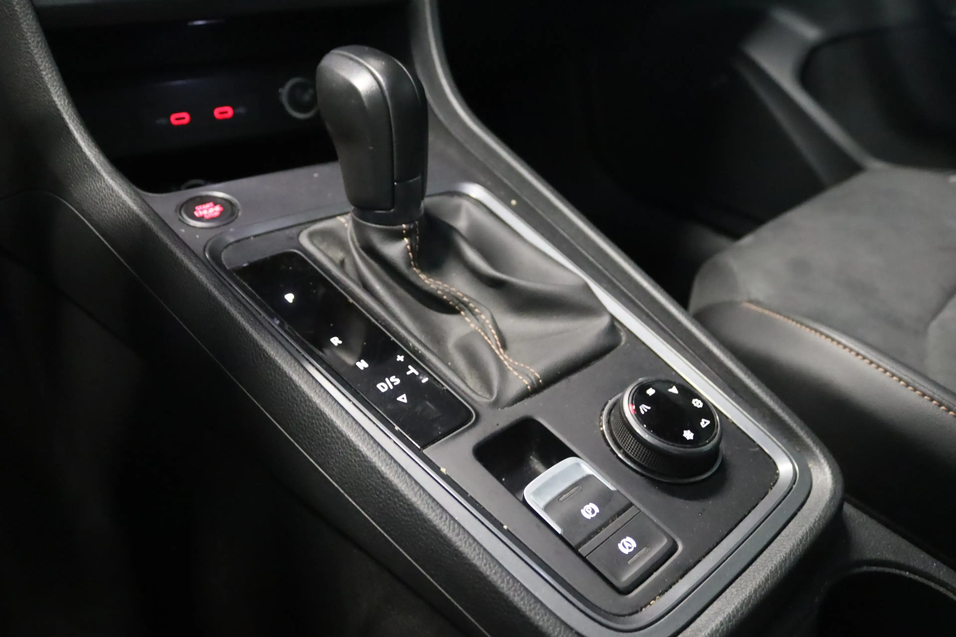 CUPRA Ateca 2.0 TSI DSG 4Dr.-NAV-LED-360°-AHK-ACC- — photo 8