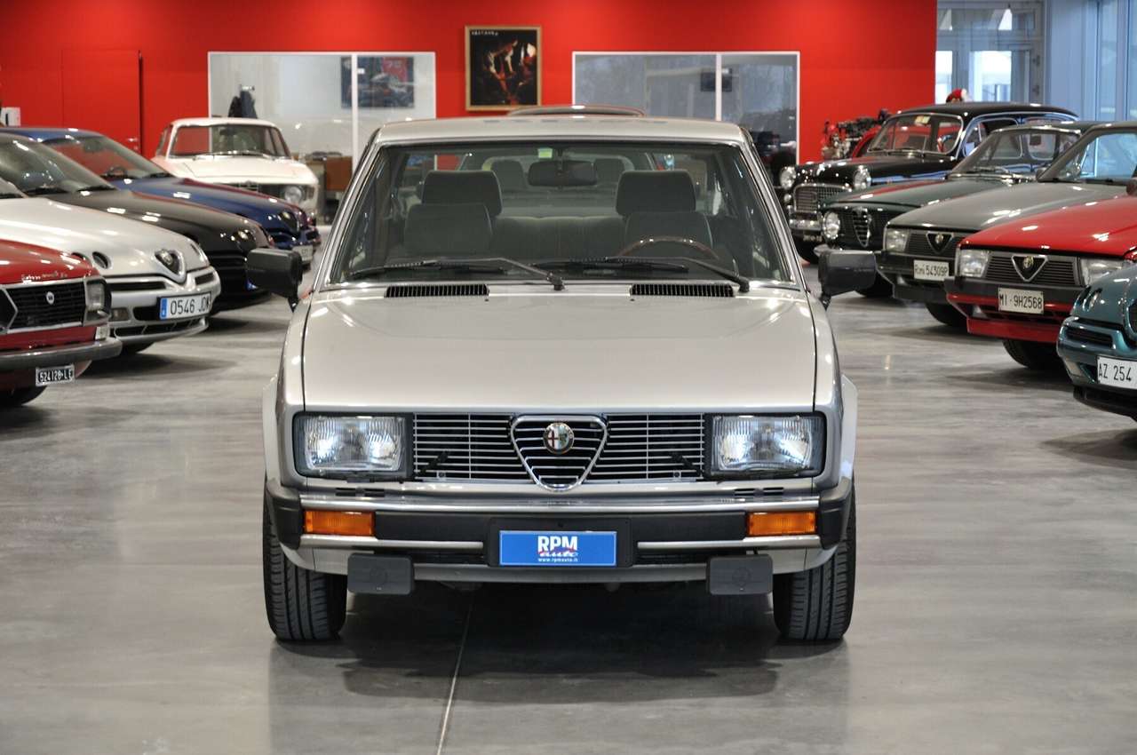 Alfa Romeo Alfetta 2.0 CEM restauro totale UNICA!
