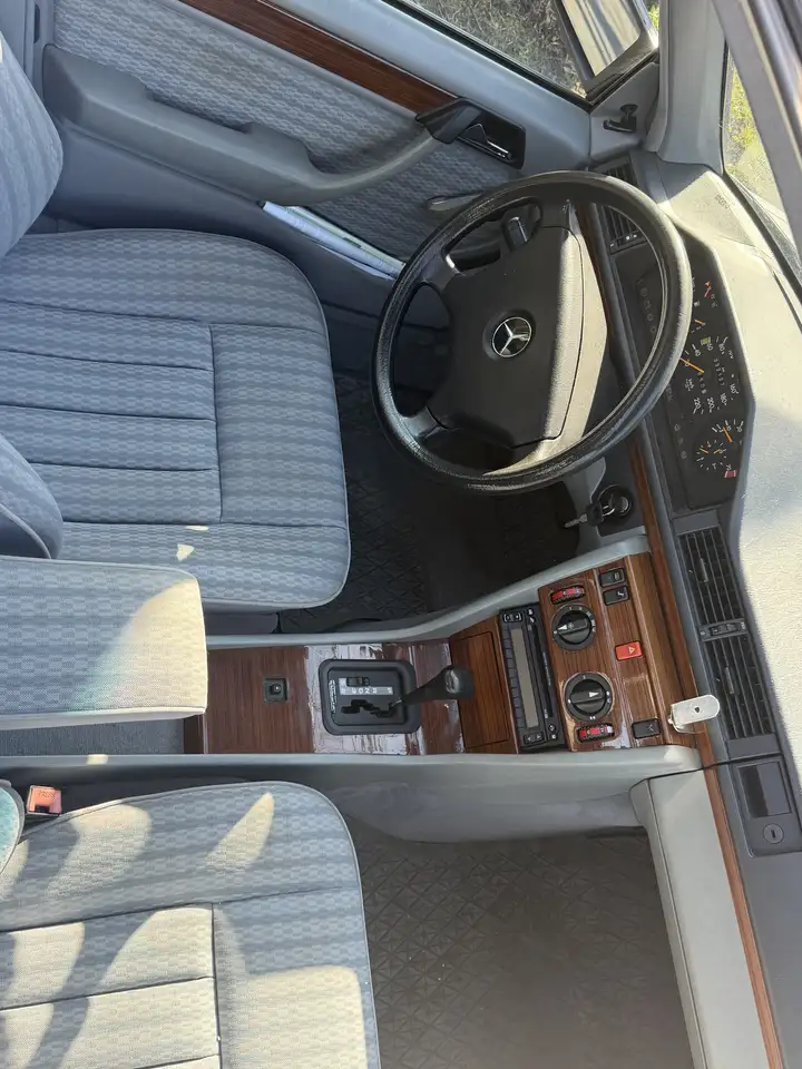 Mercedes-Benz E 200 Automatik, foto 7