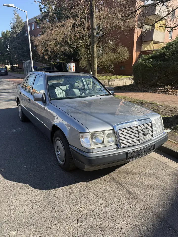 Mercedes-Benz E 200 Automatik, foto 1