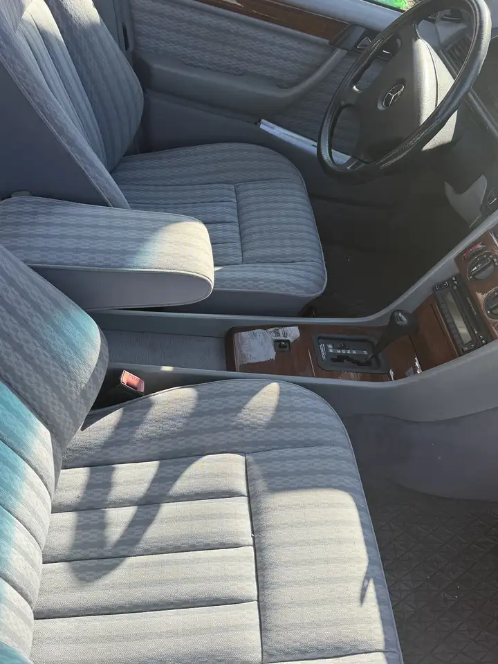 Mercedes-Benz E 200 Automatik, foto 8