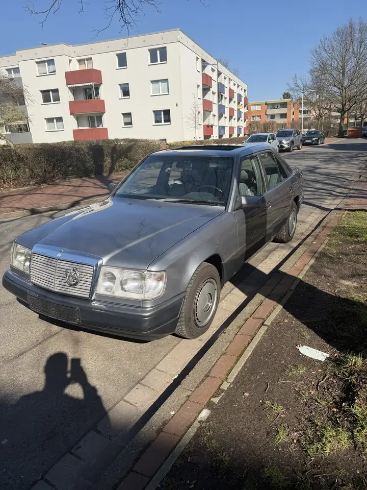 Mercedes-Benz E 200 Automatik, foto 2