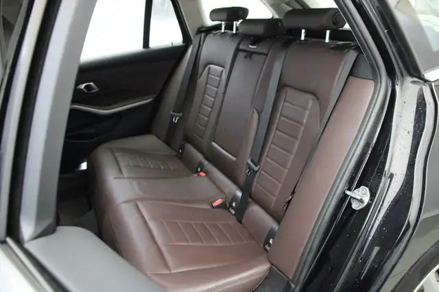 BMW 3 Series view 10