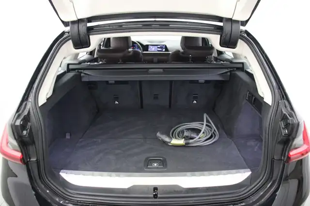 BMW 3 Series view 12