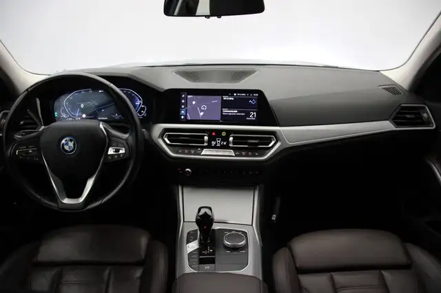 BMW 3 Series view 2