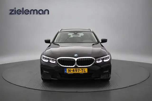 BMW 3 Series view 15