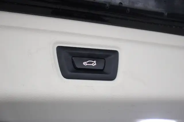 BMW 3 Series view 13