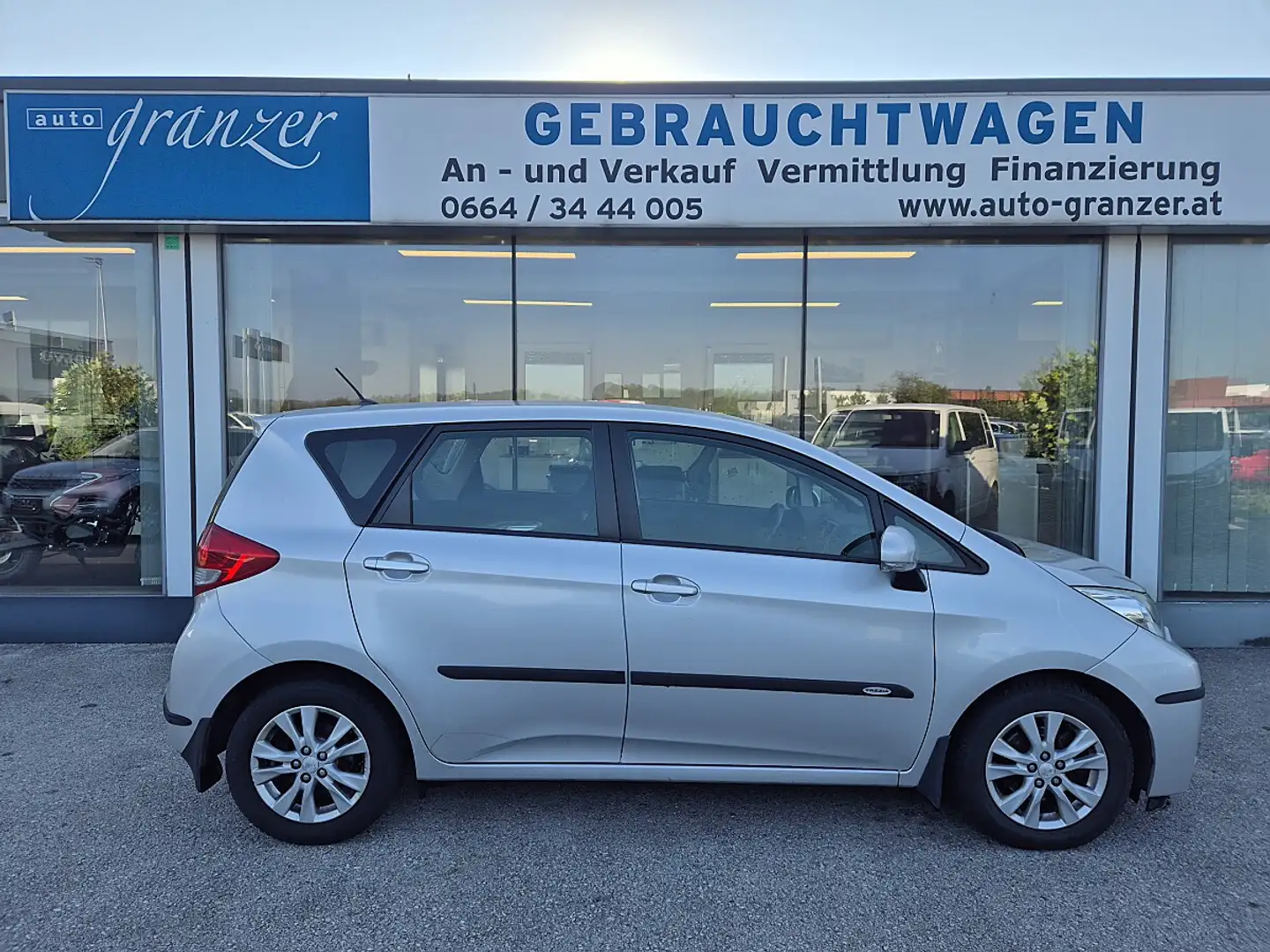 Subaru Trezia 1,4D Comfort DPF Grau - 1