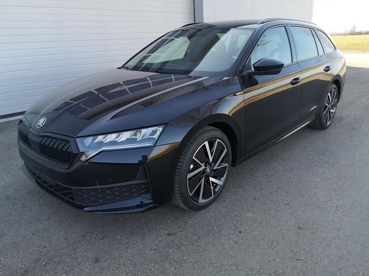 Skoda Octavia Combi Sportline Kombi 1.5 TSI mHEV DSG AHK Navi... Noir - 1