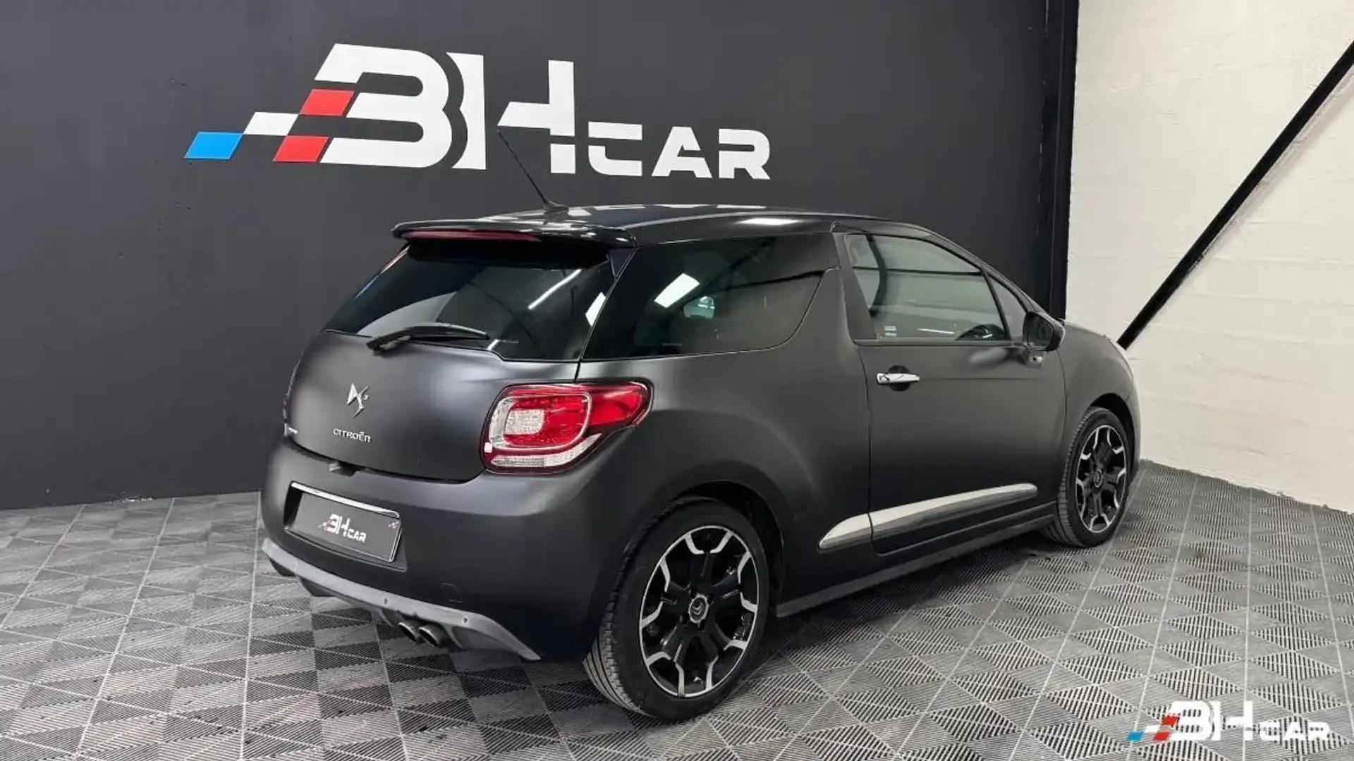 Citroen DS 3 1.6 THP 155 SERIE-NOIRE Noir - 2