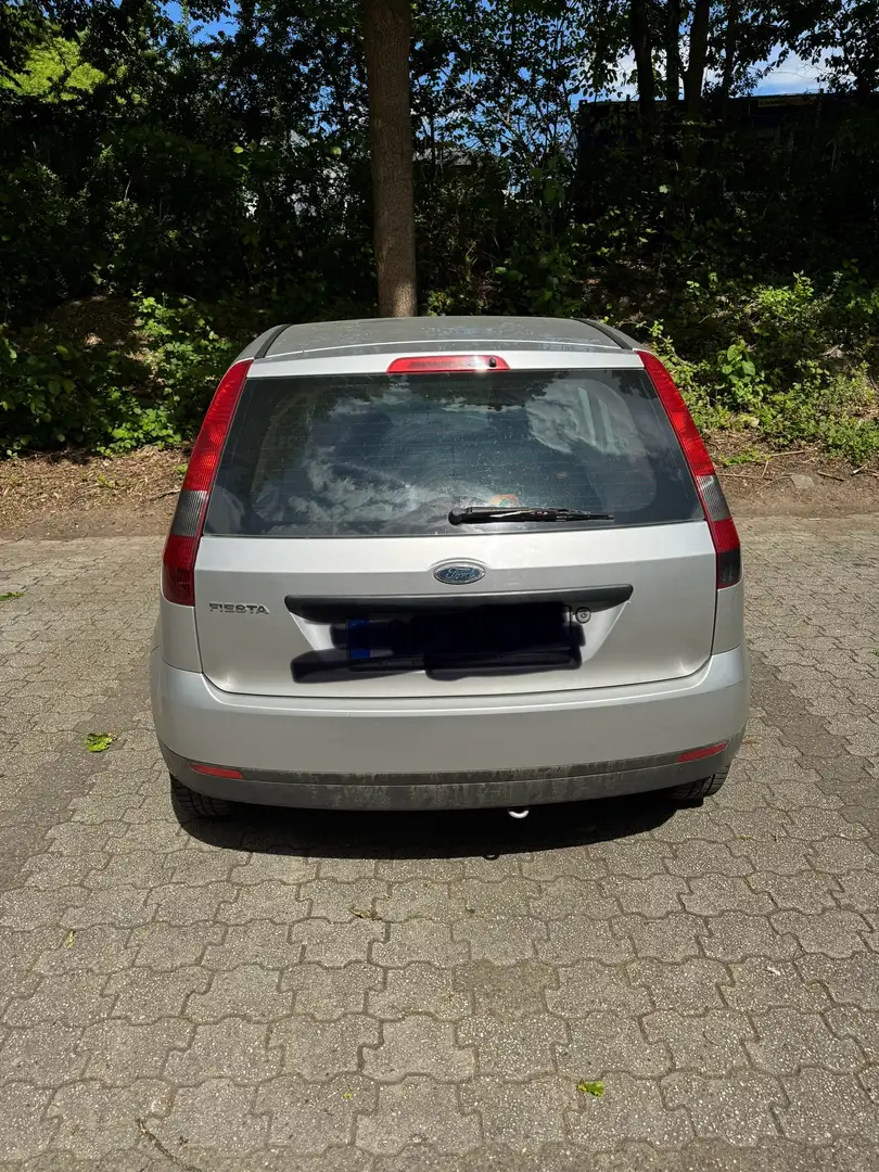 Ford Fiesta Flair - 2