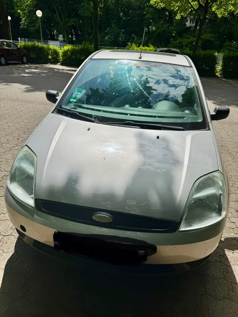 Ford Fiesta Flair - 1