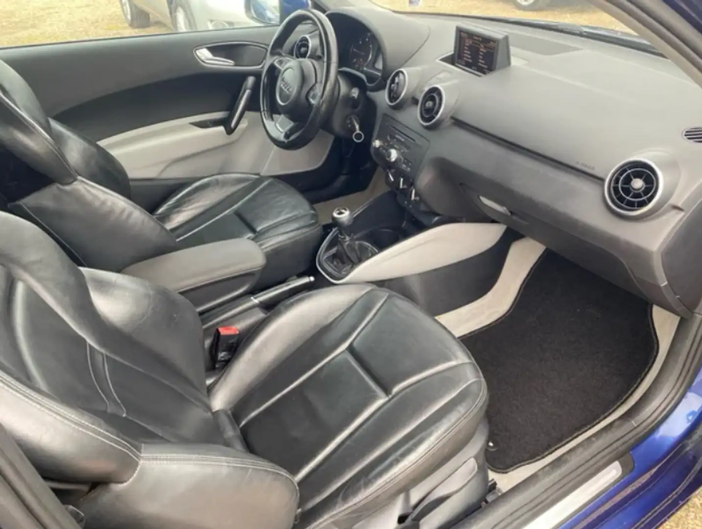 Audi A1 1.6TDI Attraction Azul - 2