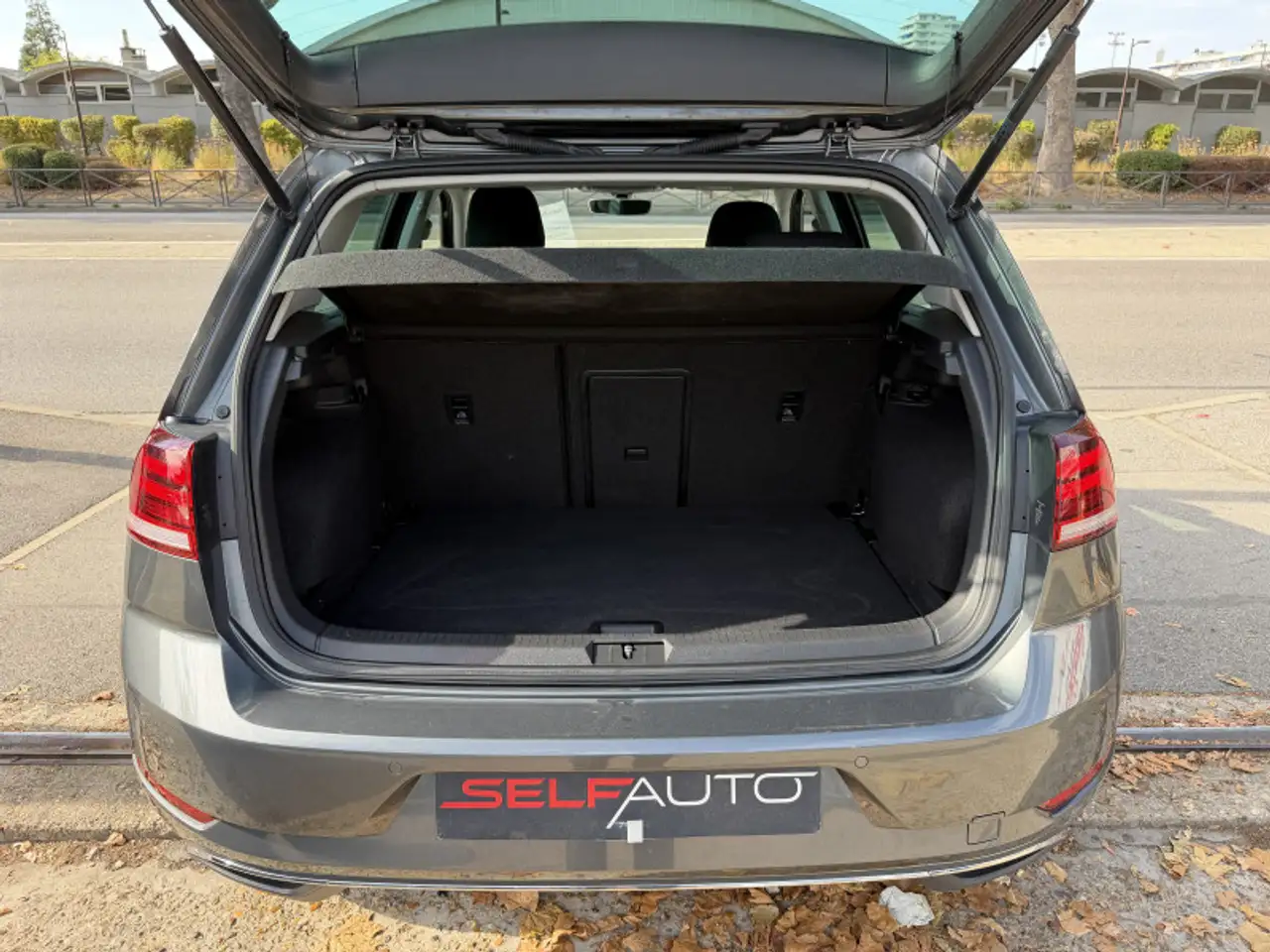 Volkswagen Golf Standard Model — photo 17