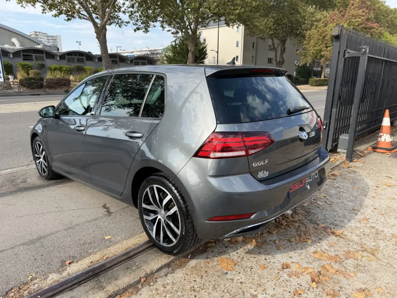 Volkswagen Golf Standard Model — photo 14