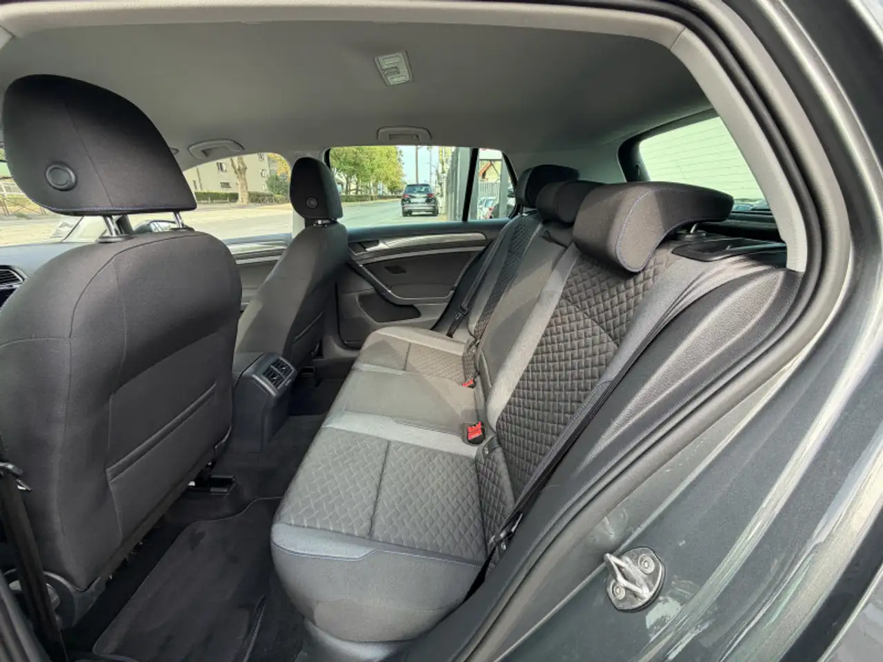 Volkswagen Golf Standard Model — photo 7