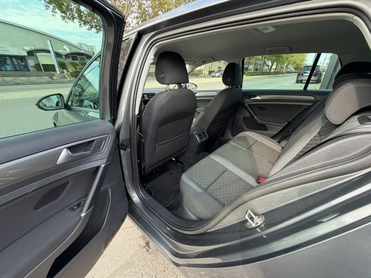 Volkswagen Golf Standard Model — photo 6