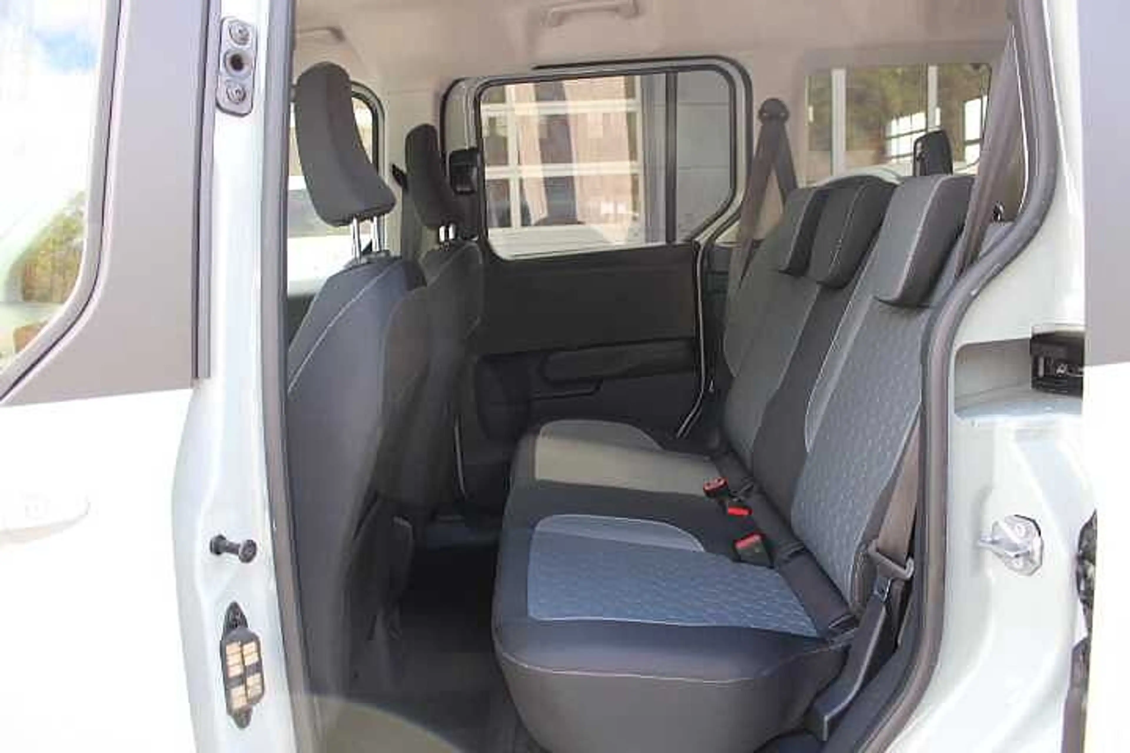 Ford Tourneo Courier Titanium — photo 12