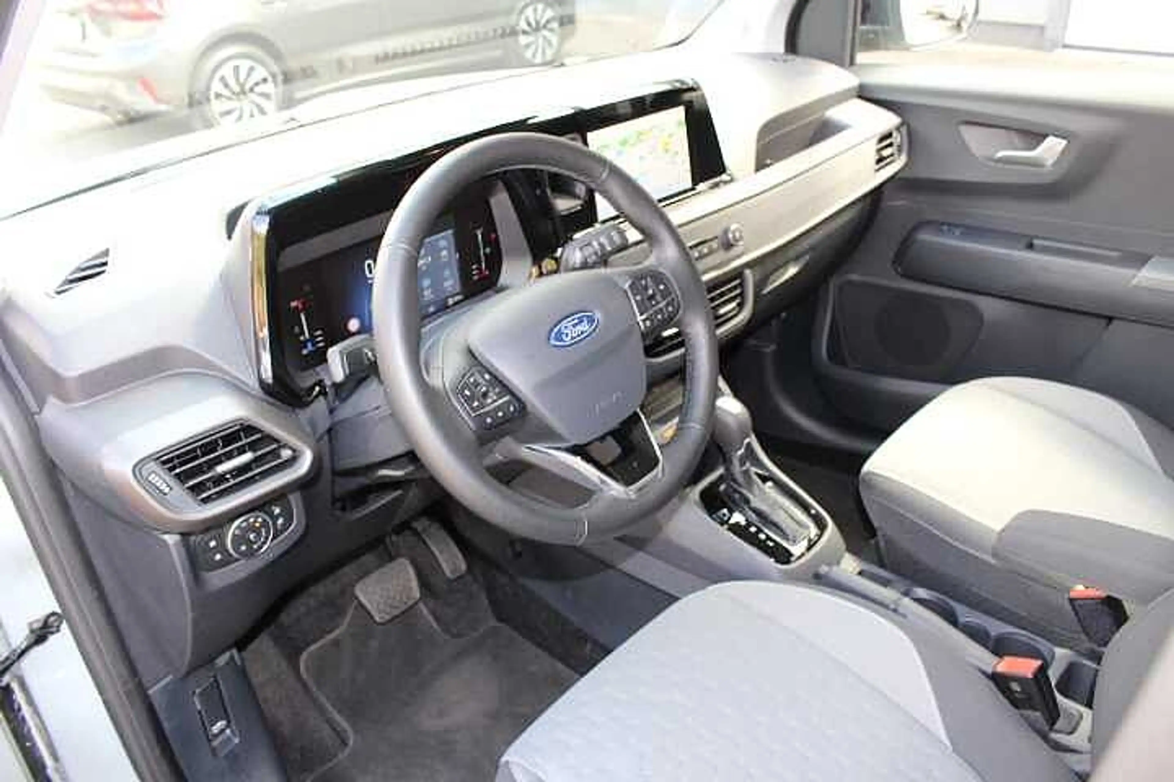 Ford Tourneo Courier Titanium — photo 4