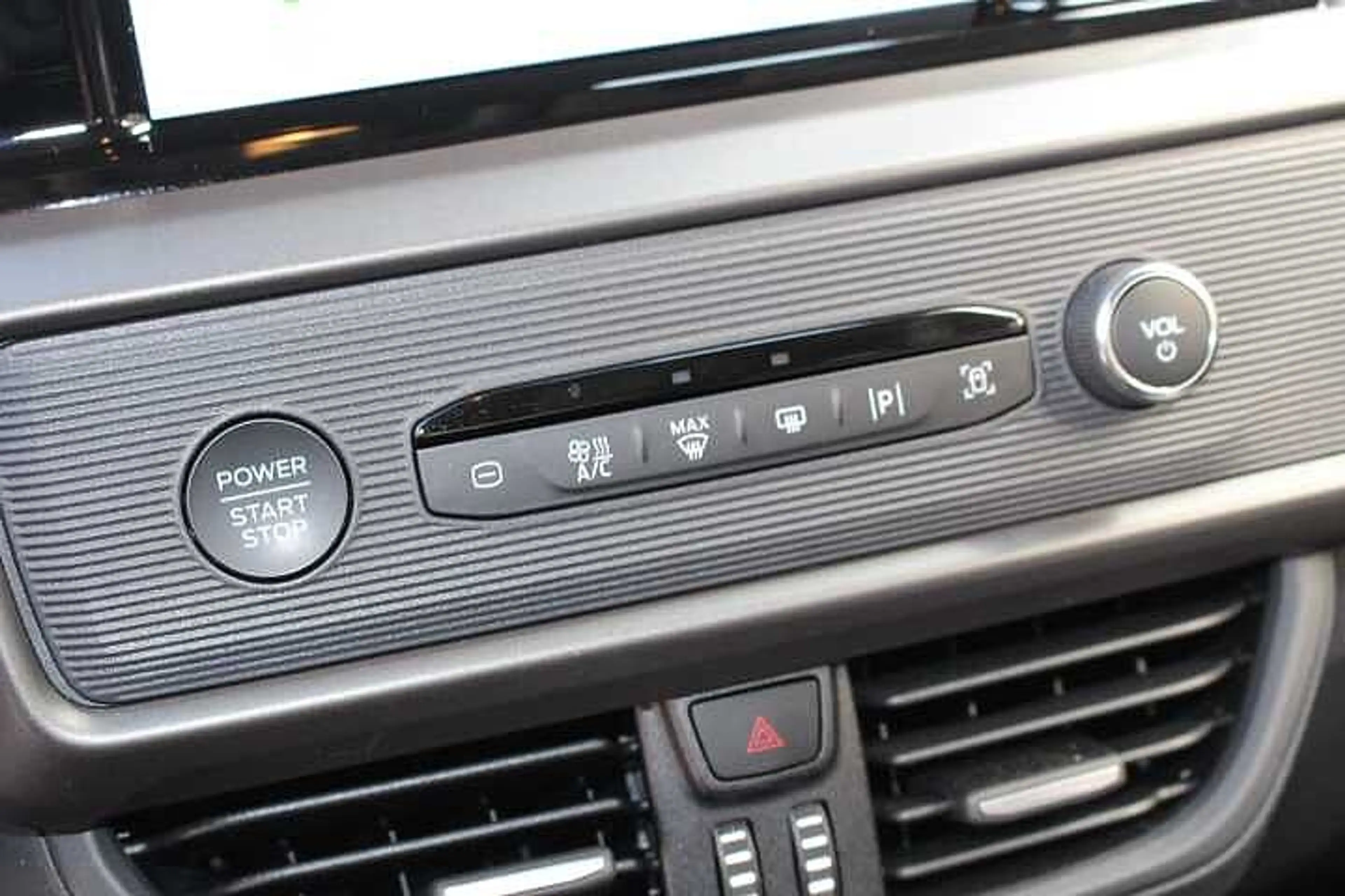 Ford Tourneo Courier Titanium — photo 7
