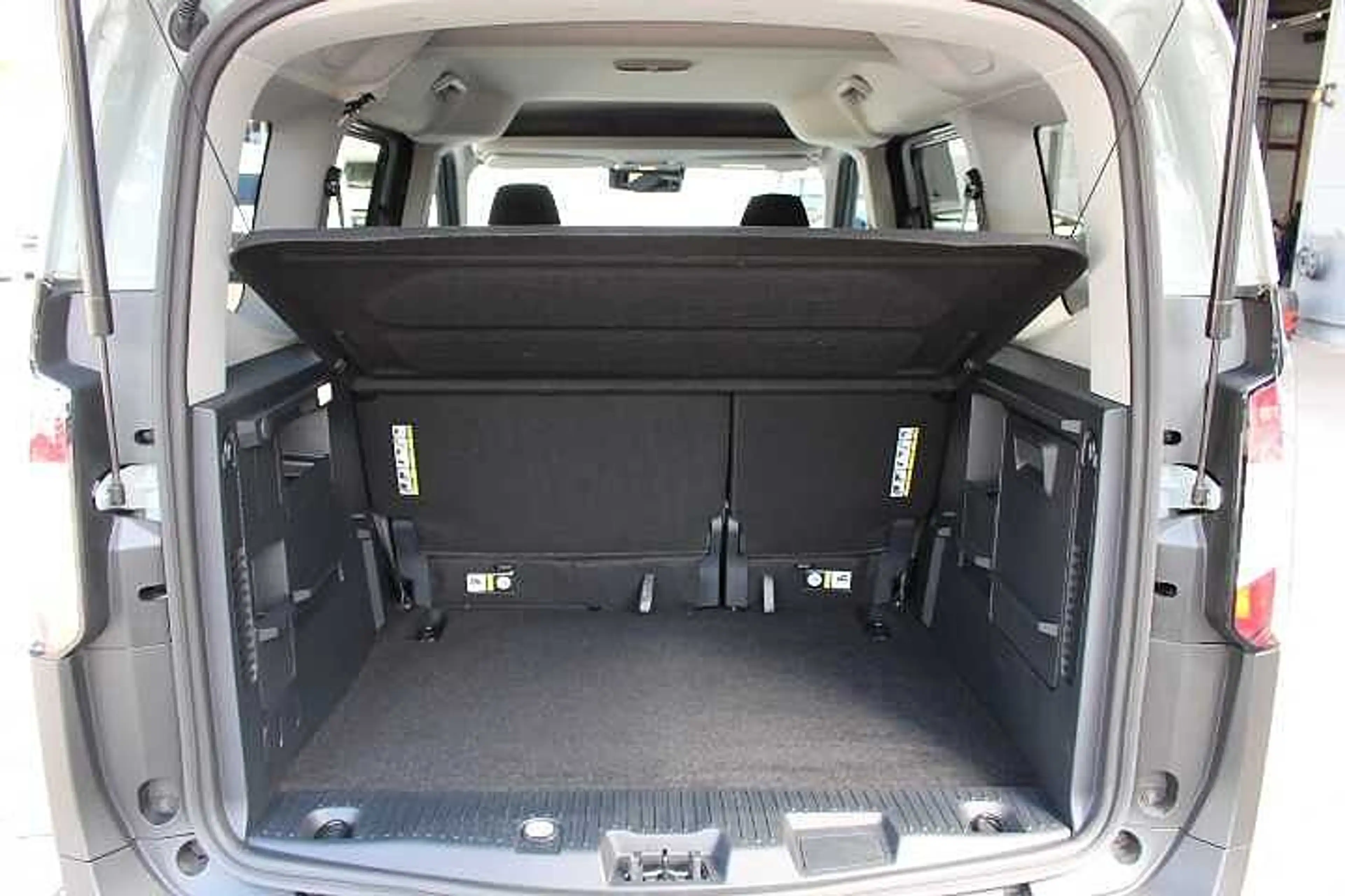 Ford Tourneo Courier Titanium — photo 15