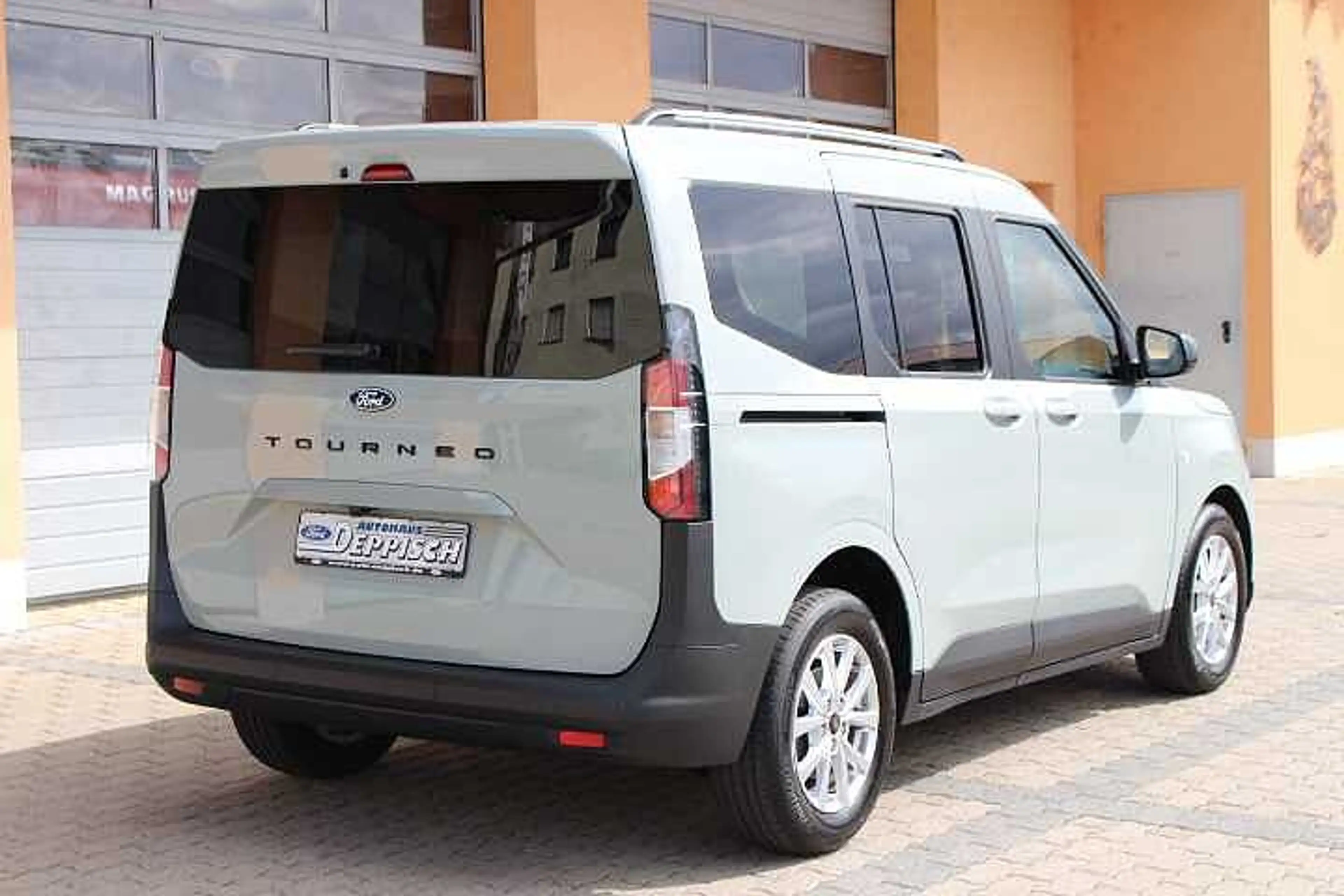 Ford Tourneo Courier Titanium — photo 2