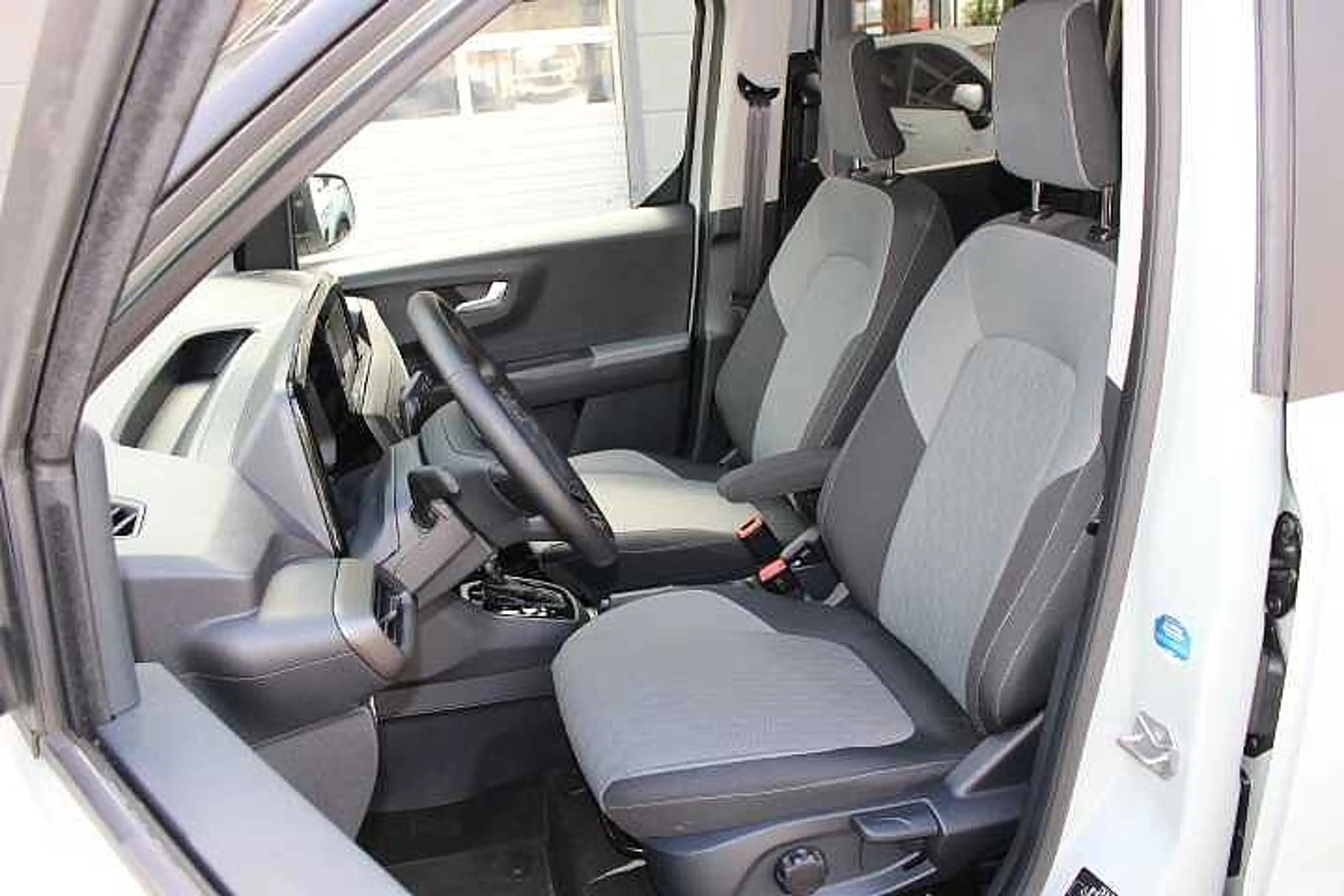 Ford Tourneo Courier Titanium — photo 10