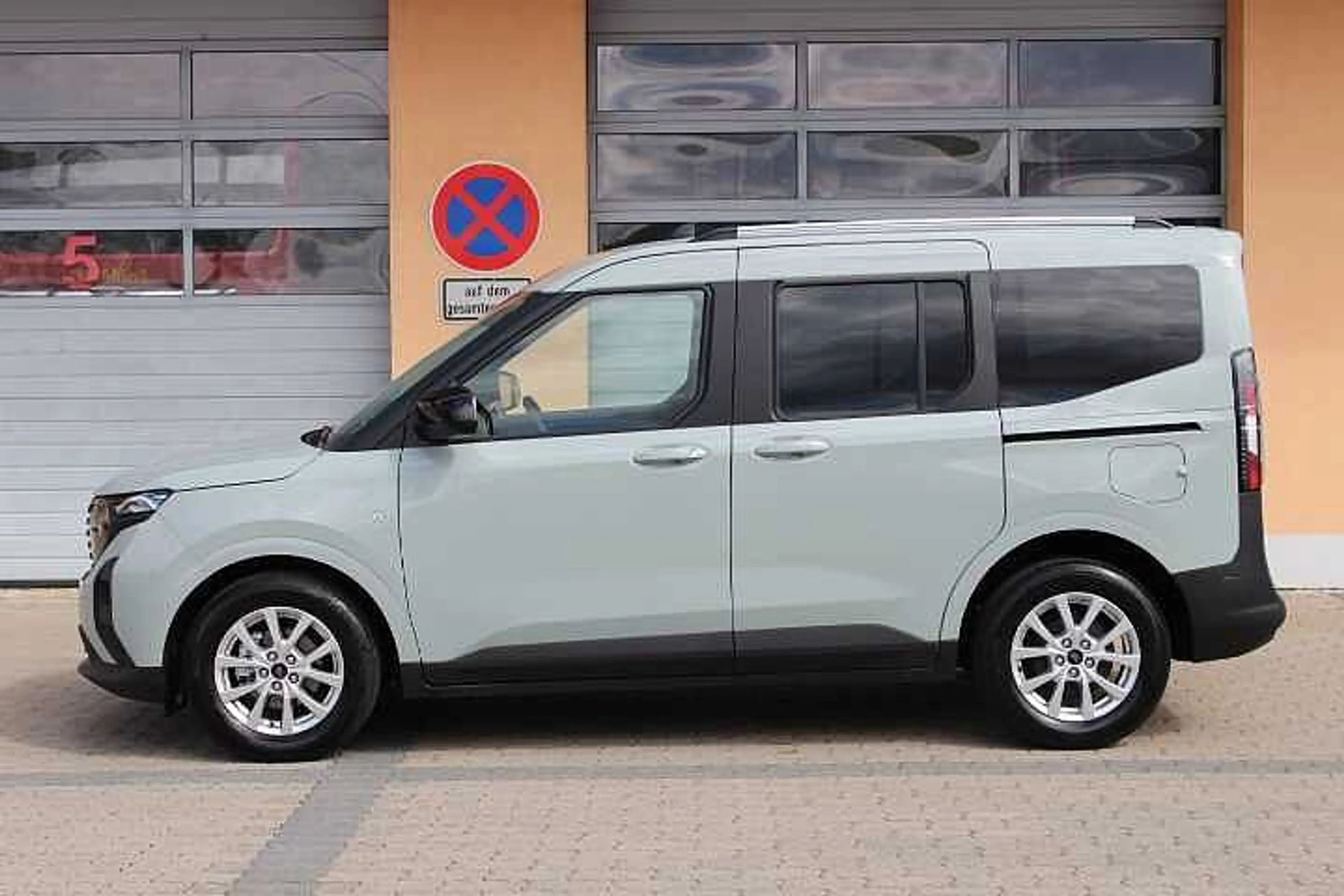 Ford Tourneo Courier Titanium — photo 25