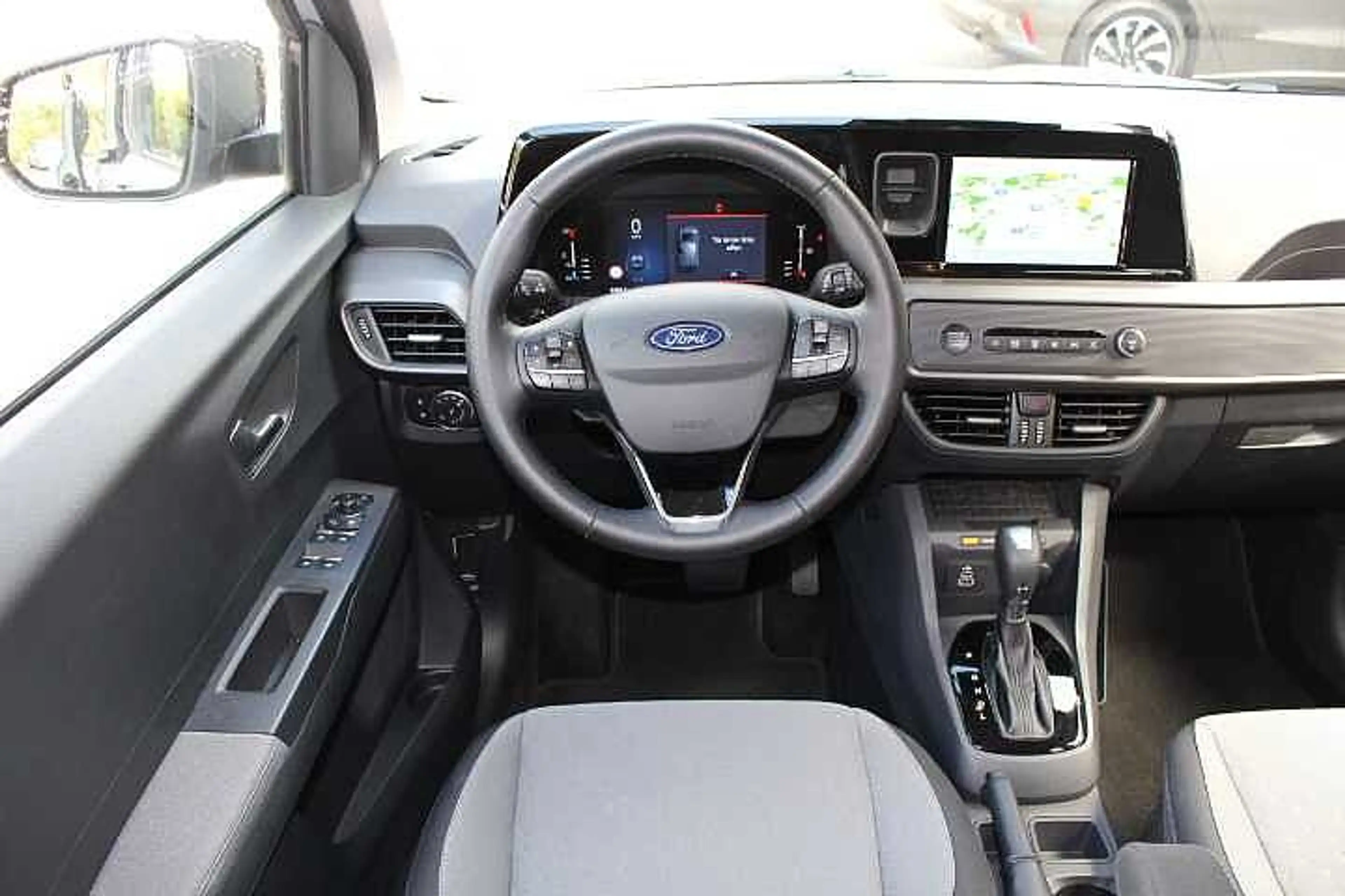 Ford Tourneo Courier Titanium — photo 3