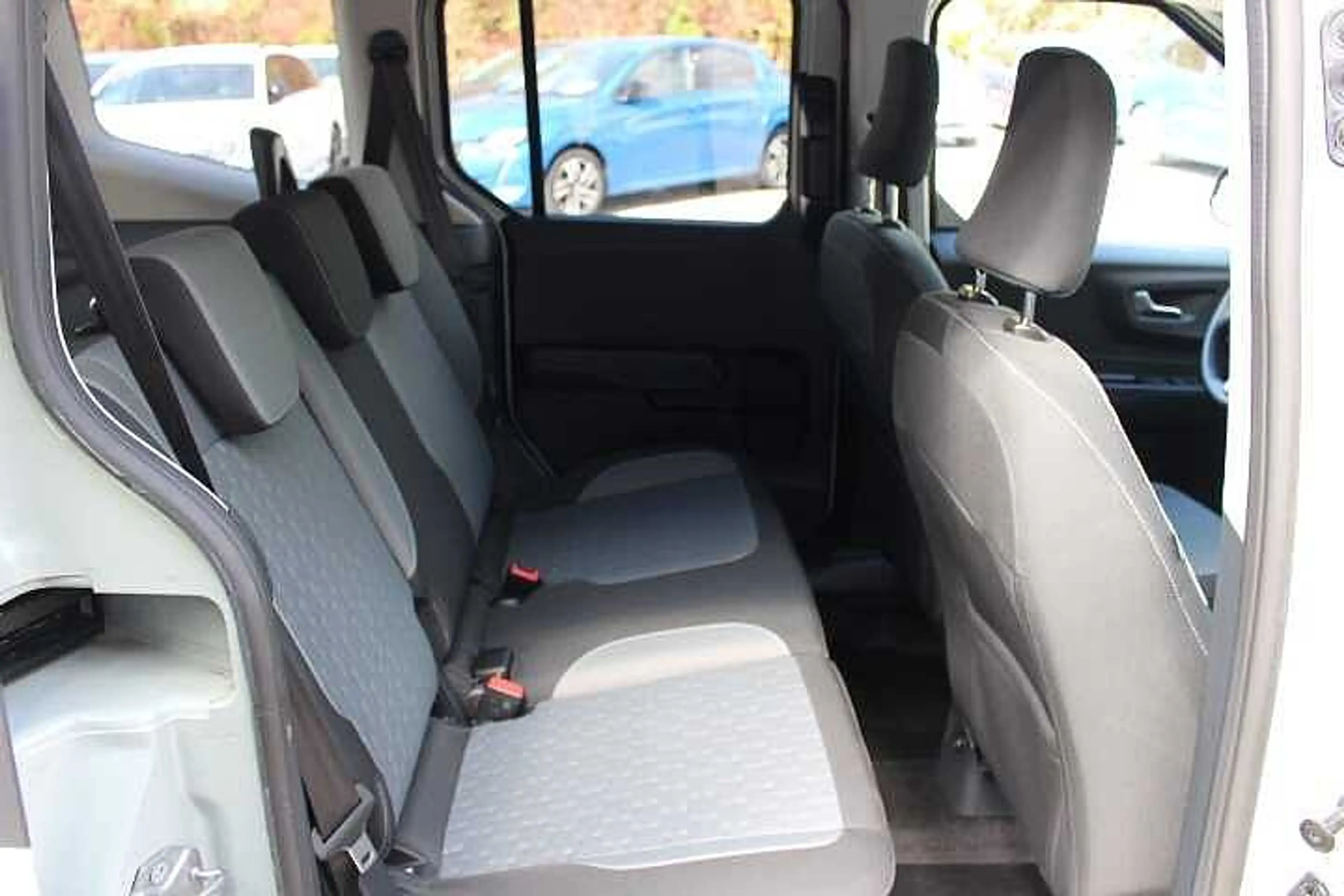 Ford Tourneo Courier Titanium — photo 13