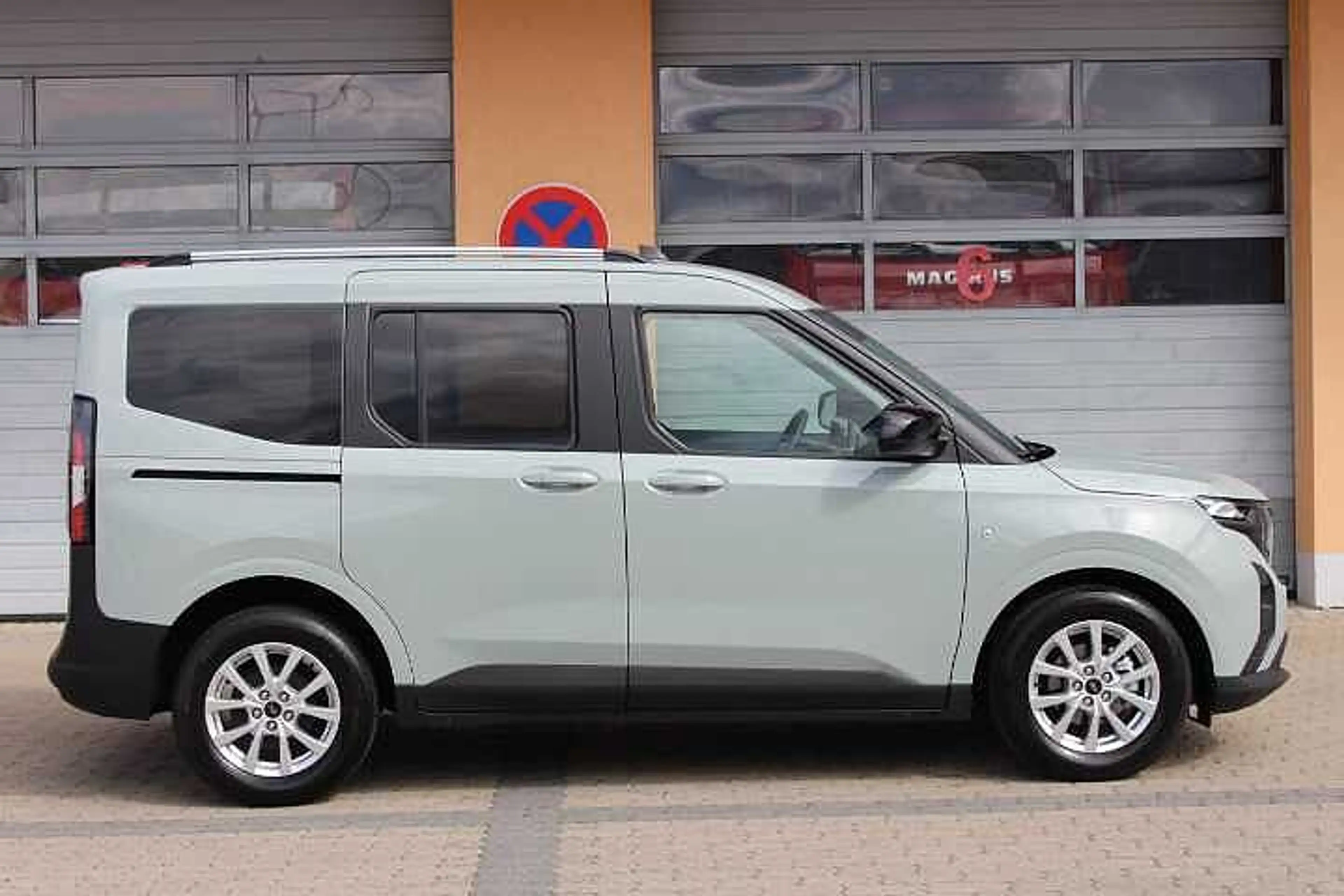Ford Tourneo Courier Titanium — photo 27